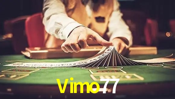 Una escena digital vívida inspirada en casino con Vimo77 mostrado prominentemente, luces brillantes, fichas, cartas y acentos dorados.